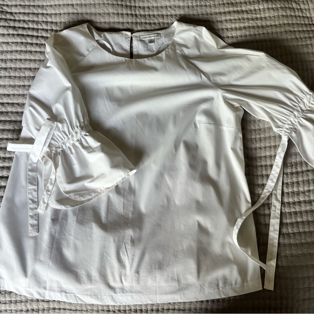 🌸 2 for $20 🌸 Counterparts Blouse with tie sleeves